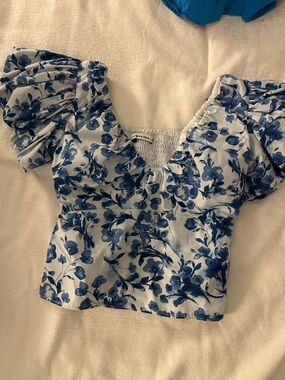Abercrombie Blue Floral Puff-Sleeve Top